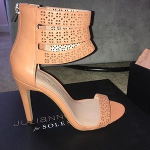 Sole Society pump